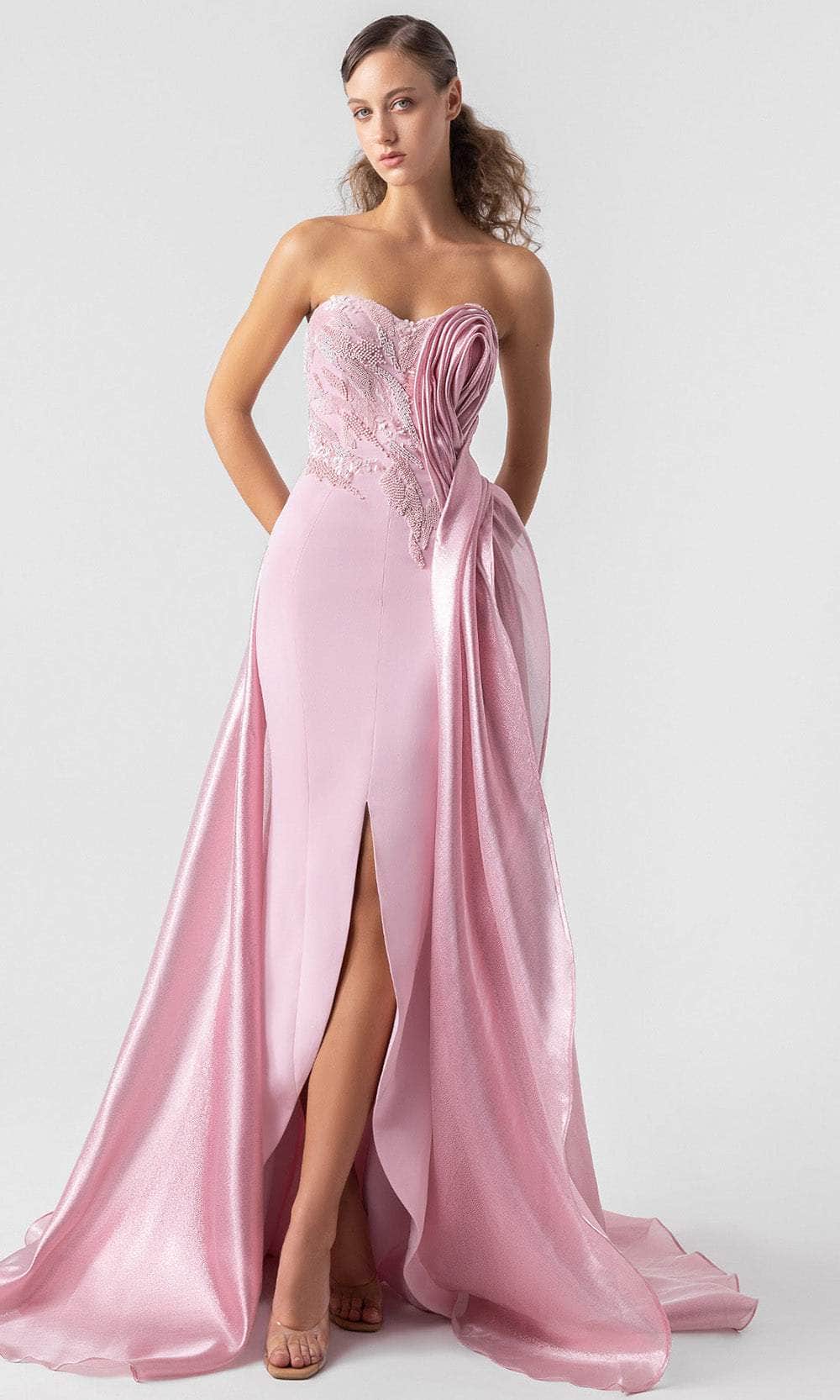 MNM Couture G1937 - Abendkleid mit Herz-Ausschnitt und Raffdetails – Farbe Pink